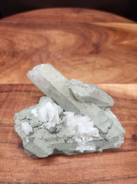 Chlorite Quartz with Bladed Calcite Cluster